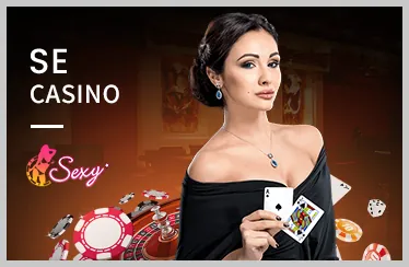Sòng bạc trực tuyến Hitclub 2026 với bàn Baccarat và dealer xinh đẹp